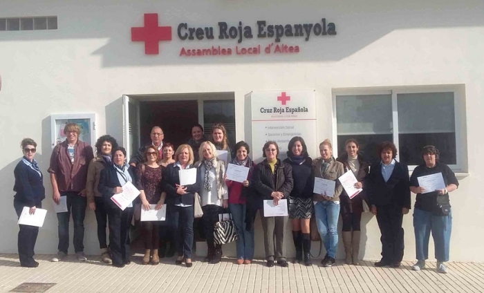 Verónica López participa en el lliurament de diplomes del curs de caixer que ha realitzat Creu Roja