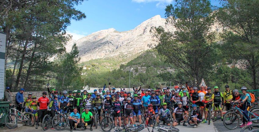 Gran èxit de la I Marxa MTB al pantà de Guadalest en què van participar al voltant de 200 ciclistes
