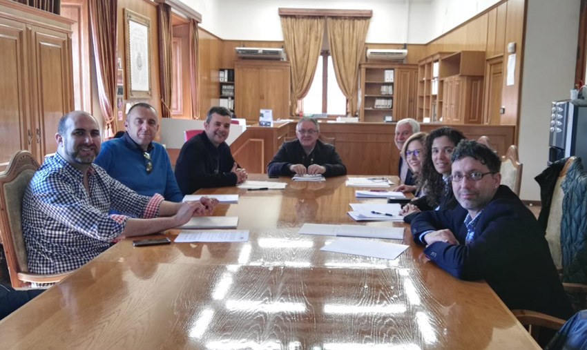 Alcalde i regidor de Cultura participen en la reunió de la Comissió Mixta de la Càtedra Enric Valor