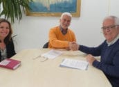 Comercio sigue apoyando a Alcea con la firma de un nuevo convenio de colaboración