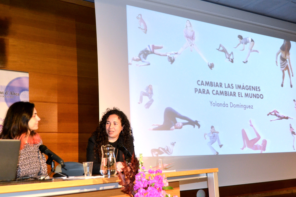 Yolanda Domínguez abrió la programación de la Semana de la Mujer en Altea