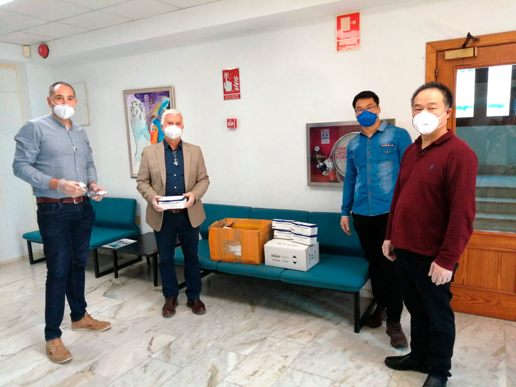 Nova donació de mascaretes i gel hidroalcohòlic de la comunitat xinesa a l’Ajuntament