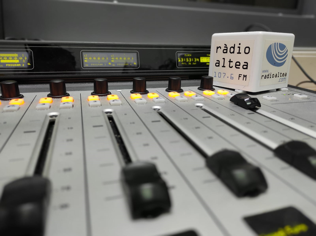 Ràdio Altea atura la seua activitat durant el mes d’agost per renovar tota la programació