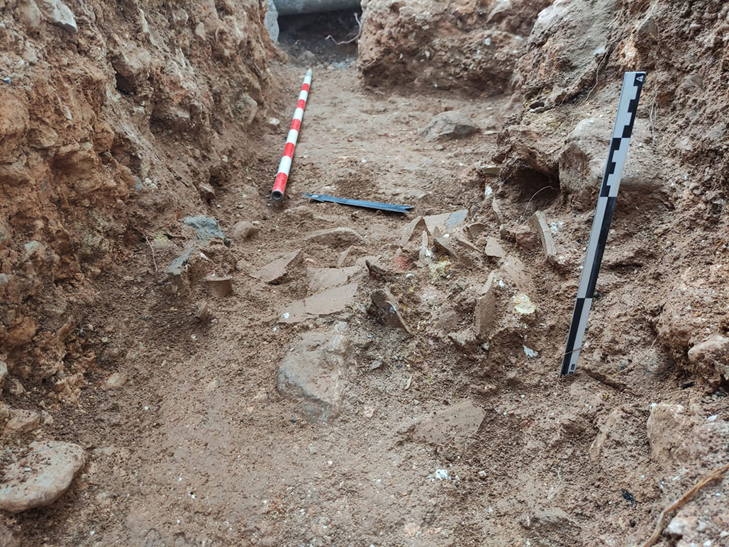 Les obres per a la renovació de la xarxa d’infraestructures hidràuliques d’Altea la Vella han tret a la llum restes arqueològiques de fa vora 2.500 anys