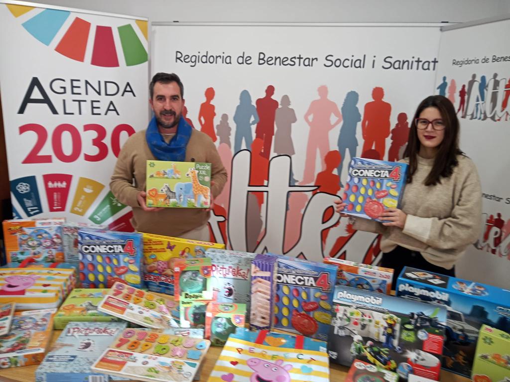 La Regidoria de Joventud aporta 50 lots de joguets a la campanya de repartiment ‘Nadal Solidari’