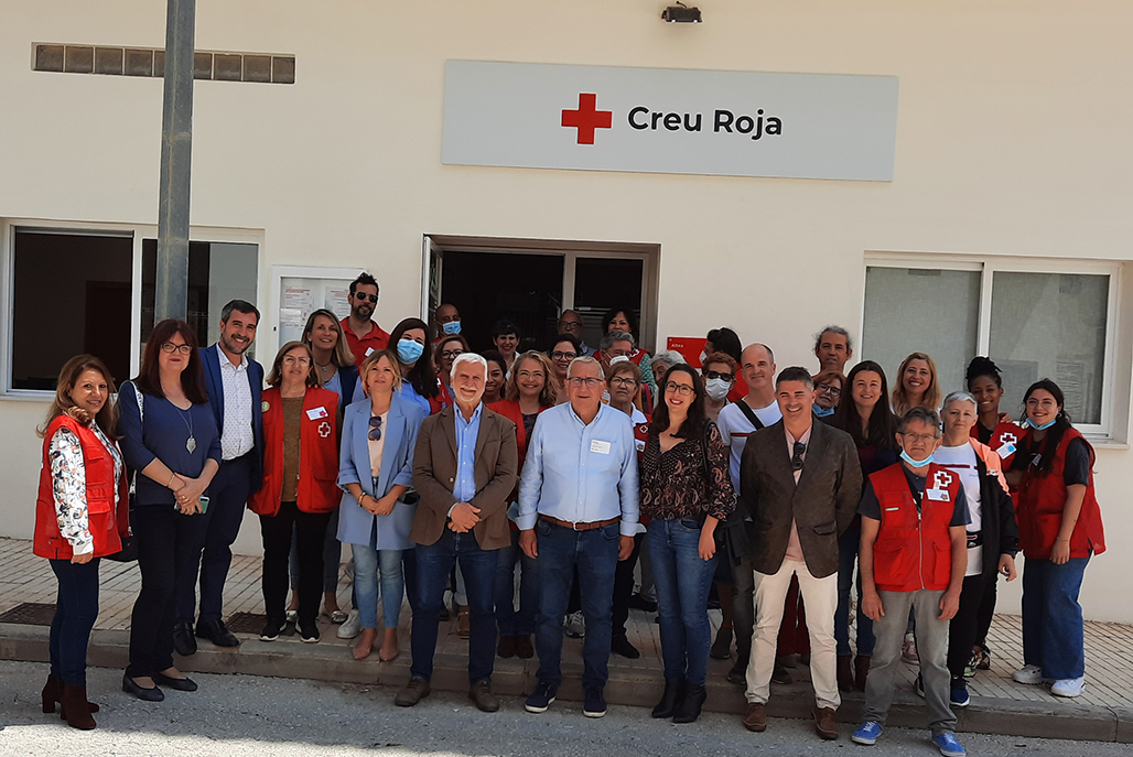 Alcalde i regidors abriguen a Creu Roja Altea en la inauguració de les seues ampliades instal·lacions