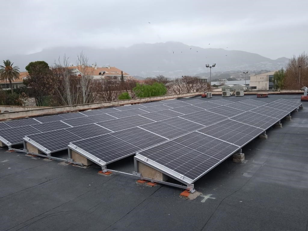 L’Ajuntament instal.la plaques solars als edificis de la Policia Local i la FPA per a autoconsum