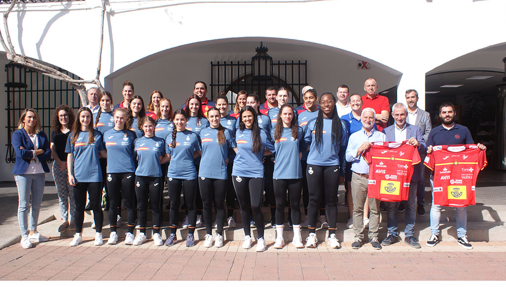 L’Ajuntament d’Altea rep a la selecció espanyola júnior d’handbol femení