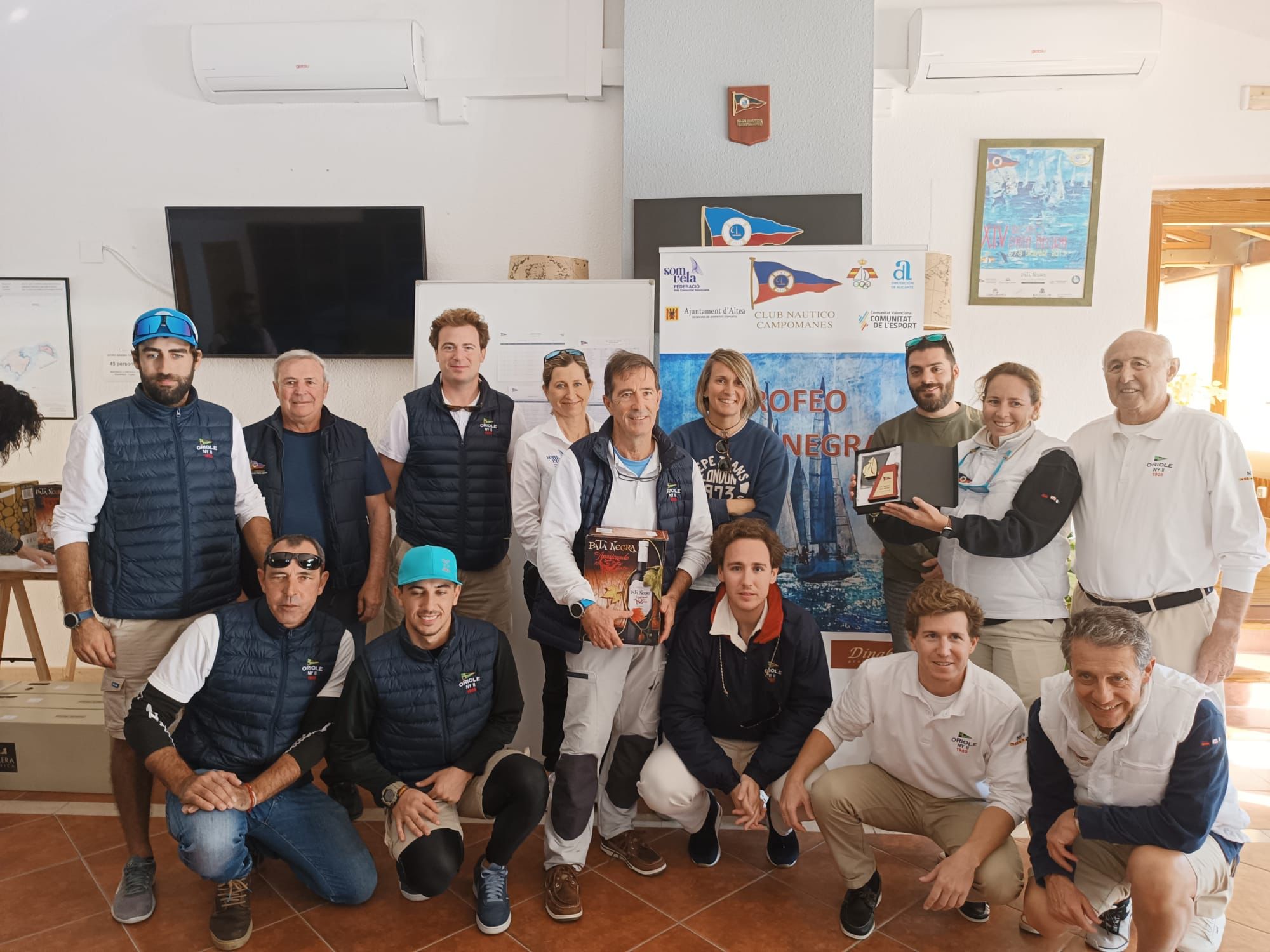 Els regidors d’Esports i Turisme, Pere Barber i Xelo González, van estar ahir en el lliurament de premis del XXII Trofeo Pata Negra en el Club Nàutic Campomanes. Enhorabona als guanyadors!