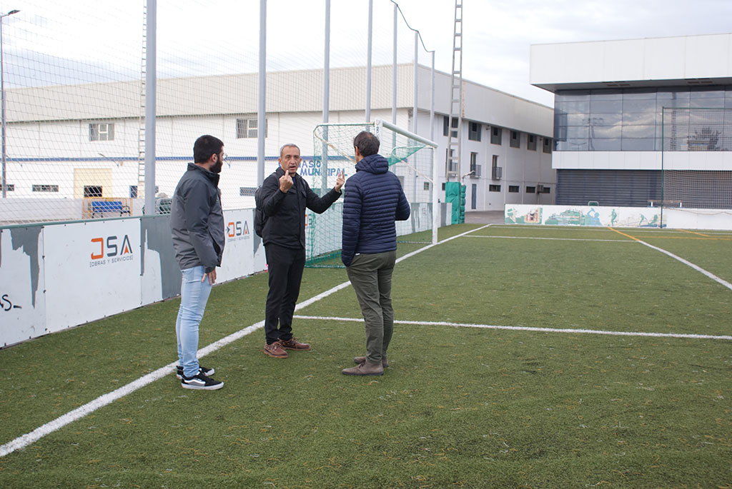 Esports renovarà el camp de futbol artificial de la Ciutat Esportiva