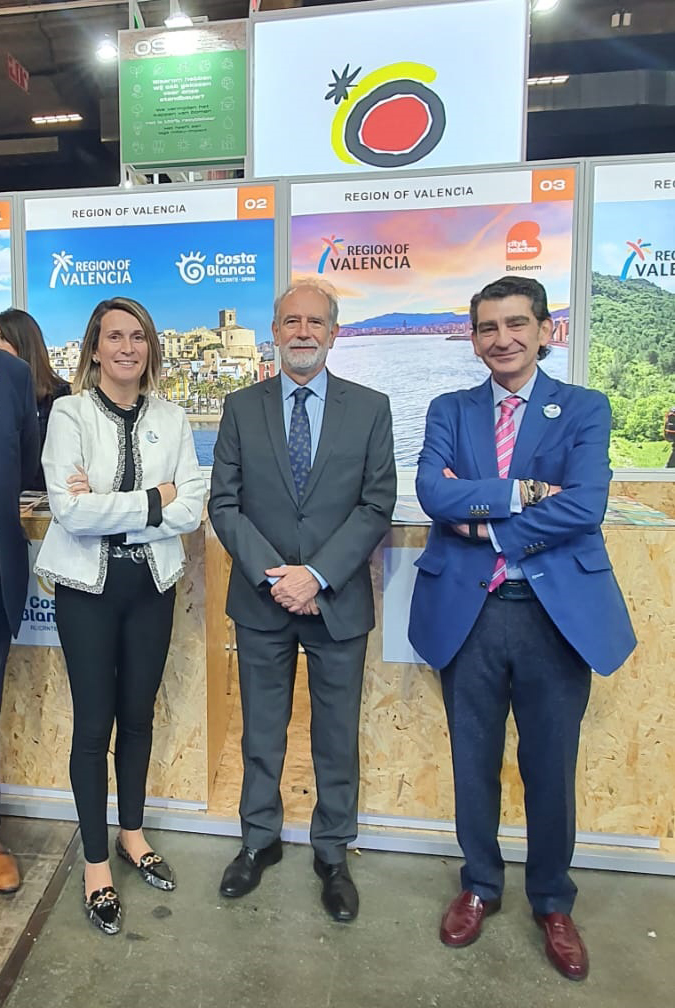 En la mañana de hoy, la edil de Turismo de Altea ha recibido en la feria de Turismo “Salon des Vacances” al embajador de España en  Bruselas y al presidente de la Oficina Española de Turimo en Bélgica.