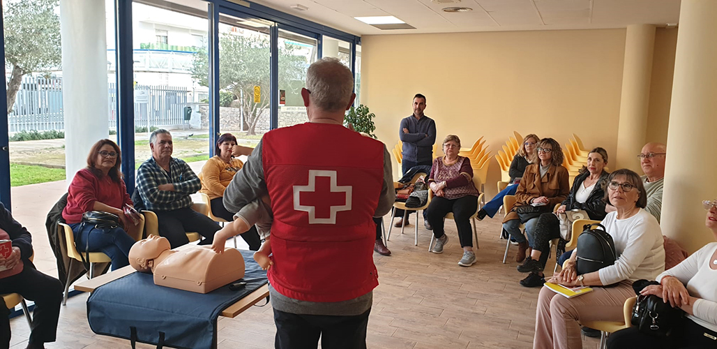 Éxito de participación del taller de primeros auxilios destinado a mayores organizado por Bienestar Social y Cruz Roja.
