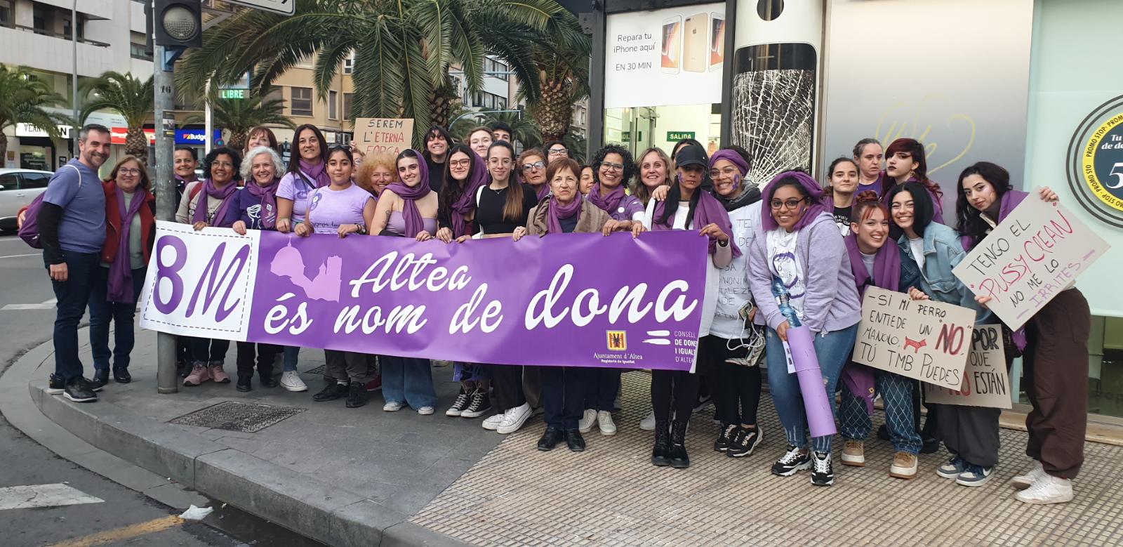 Altea va estar ahir representada, per un grup de participants, en la manifestació pel Dia Internacional de la Dona celebrada a la ciutat d’Alacant. 
