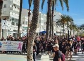 Alrededor de 700 personas participan en la marcha solidaria de Anémona