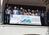 Altea commemora el Dia Internacional de Parkinson. L'Ajuntament i l'Associació de Parkinson Mediterrani han mostrat el seu suport a afectats i famílies penjant una pancarta reivindicativa als balcons del Consistori.
