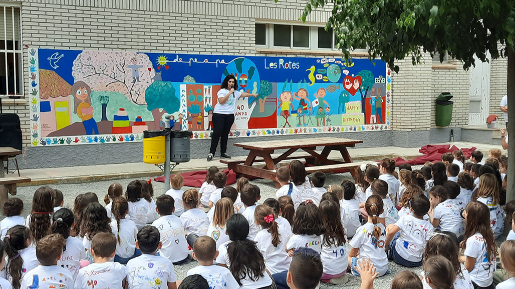 El CP Les Rotes inaugura un mural pel seu 40è aniversari