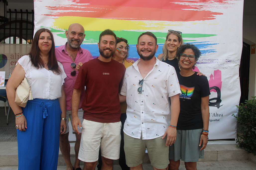 Altea commemora el Dia de l’Orgull LGTBIQ+ amb la seua joventut