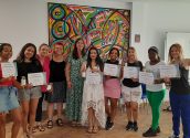 Igualdad entrega los diplomas del proyecto Som i Teixim dirigido a mejorar la participación social de las mujeres migrantes