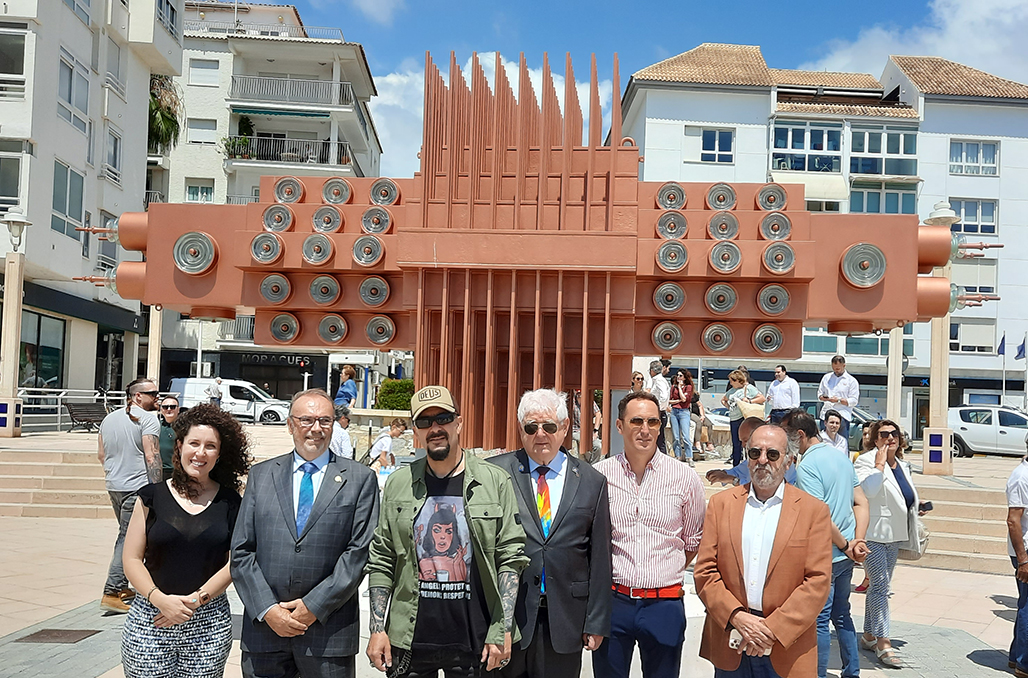 L’obra “Atalaya Terra” de l’escultor Víktor Ferrando ja llueix al Passeig d’Altea