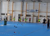 Els equips noruecs d'Handbol Femení Kjokkelvik i HIC Sotra trien Altea per entrenar-se estos dies. Fins al proper 12 d'agost, els equips estan fent ús del Pavelló Garganes, a la ciutat esportiva alteana, per perfeccionar habilitats i posar en pràctica els seus coneixements. Una mostra més del Turisme Esportiu que acull Altea.