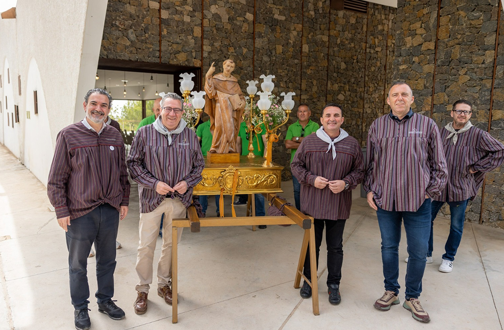 L’alcalde d’Altea, Diego Zaragozí, participa als actes del dia gran de Sant Vicent a l’Ermita del Captivador. Unes festes que congreguen els veïns de La Nucia, l’Alfàs i Altea i en què les tradicions protagonitzen la seua agenda.