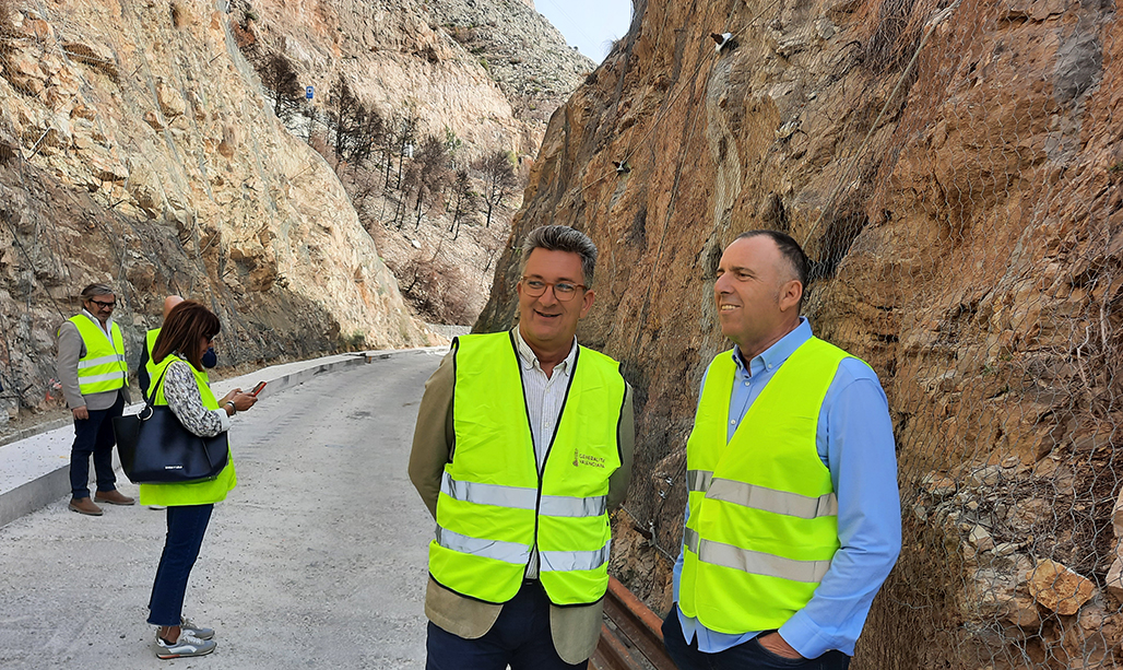 L’alcalde visita al costat del conseller Martínez Mus les obres d’emergència del TRAM al seu pas per Altea