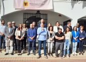 Divendres passat el municipi d'Altea, autoritats i ciutadania, guardaven un minut de silenci a les portes del Consistori en respecte a les centenars de víctimes de la Dana que ha deixat a Espanya, sobretot a la Comunitat Valenciana i en suport als milers de persones damnificades pel terrible episodi de pluges descontrolades Una acció que es repetirà hui, dilluns 4 de novembre, a les 12.00h a la plaça de l'Ajuntament.