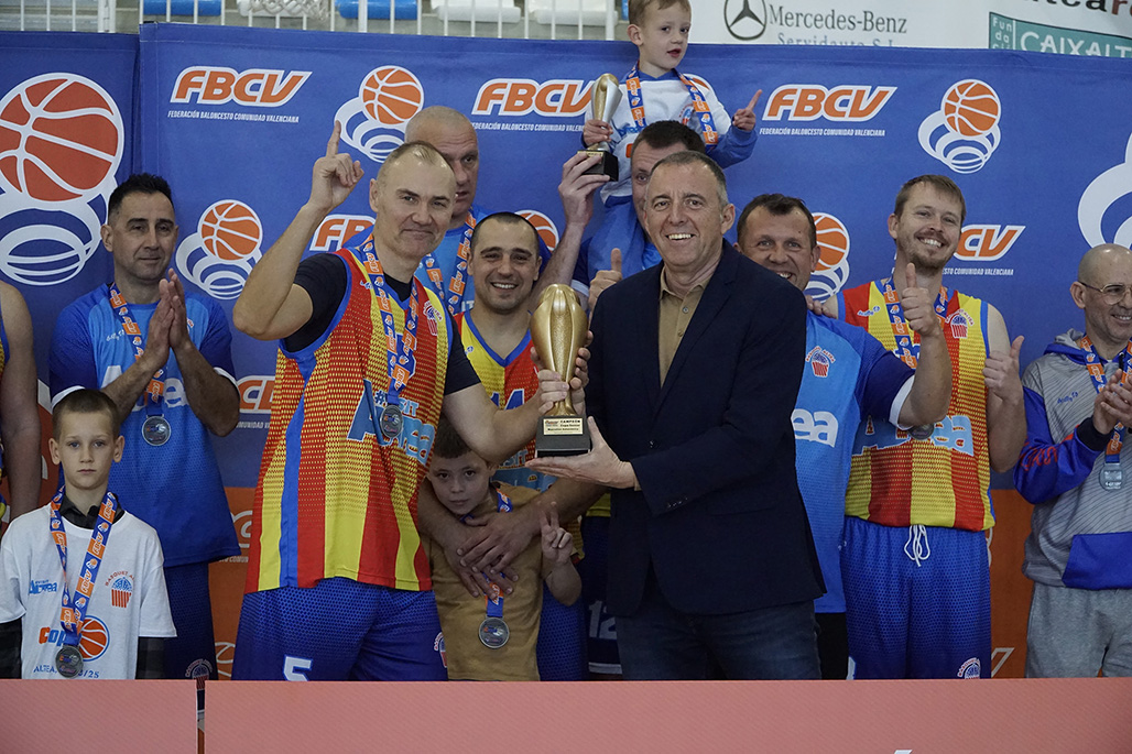 El Bàsquet Altea campió a casa de la Copa Sènior Masculí Autonòmic