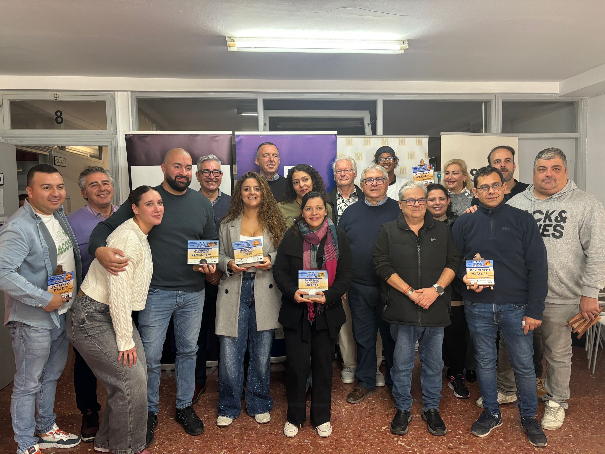 El restaurante E-Tika ganador del ALTEA BURGER GOURMET 2025 con “La Cevichita”