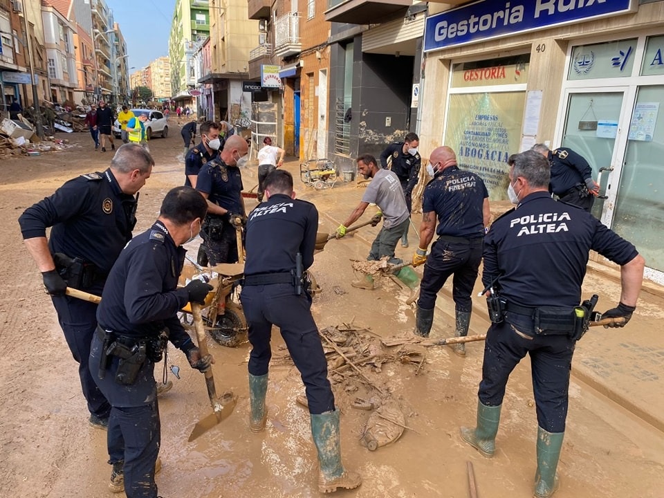 El Ministerio del Interior distingue a 16 miembros de la Policía Local de Altea por su labor ejemplar durante la DANA de 2024